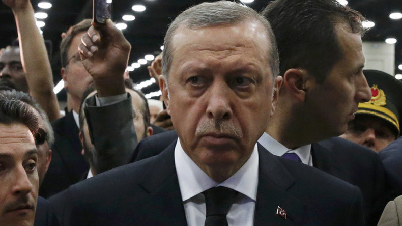 Purges en Turquie : Erdogan s'en prend maintenant aux scientifiques turcs
