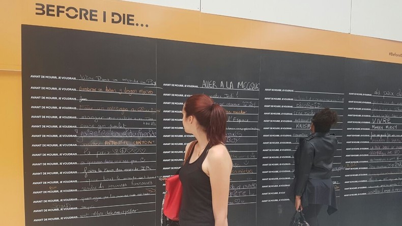 Rassurant ! A la gare de Lyon, la SNCF vous demande ce que vous voulez faire avant de mourir