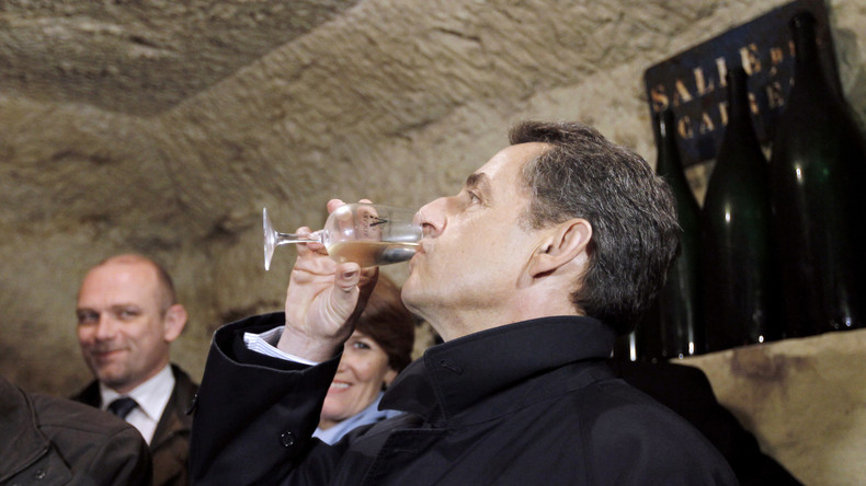 Sakozy affirme n'avoir jamais bu d'alcool, les internautes ne le ratent pas