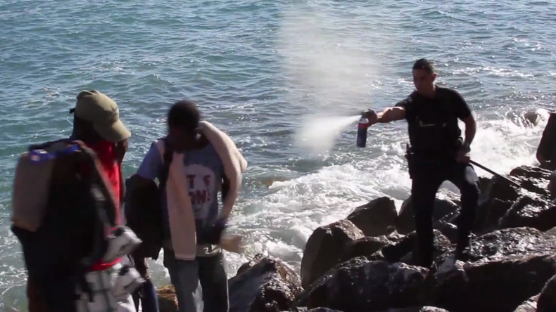 La vidéo de ces 300 migrants qui ont tenté de franchir la frontière italo-française à Menton