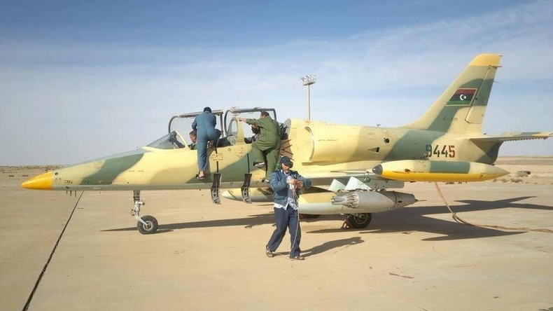 Bataille de Syrte : l'Etat islamique affirme avoir abattu un avion de l'armée de l'air libyenne