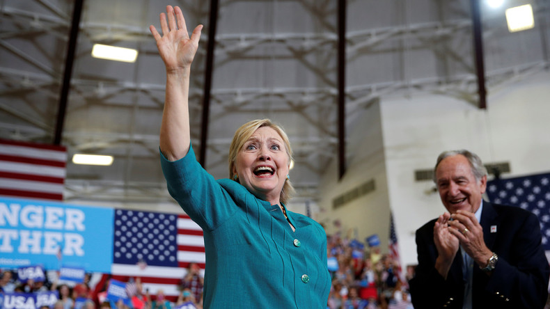 Julian Assange sous-entend qu'Hillary Clinton est liée au meurtre d'un potentiel lanceur d'alerte