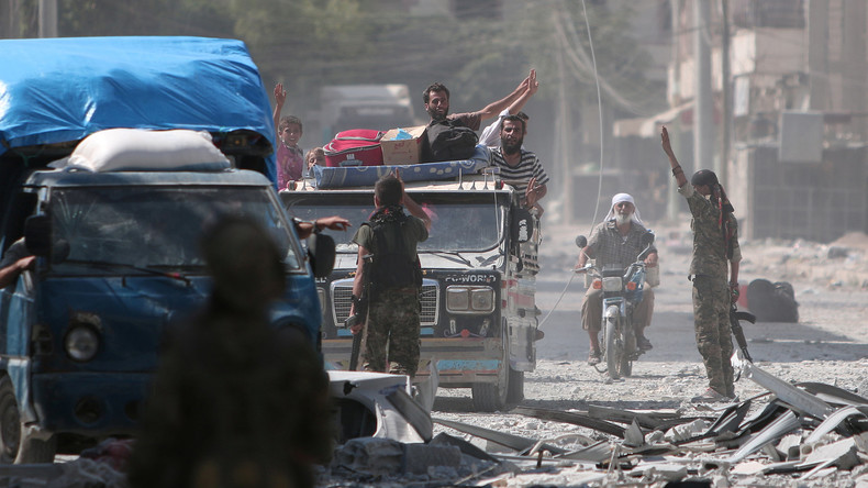 Syrie : des milliers d'habitants de la ville de Manbij reviennent après le départ de Daesh (VIDEO)