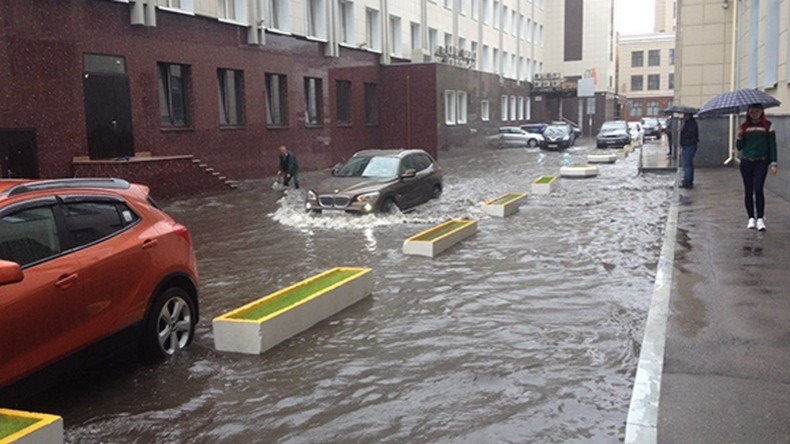 De fortes averses transforment les rues de Moscou en canaux (PHOTOS, VIDEOS)