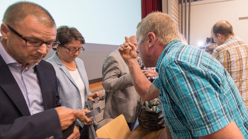 Un petit village suisse s’unit pour refuser l’installation de migrants