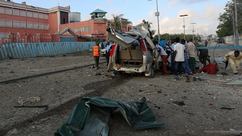 Dix morts dans un double attentat contre le siège d'un gouvernement local en Somalie