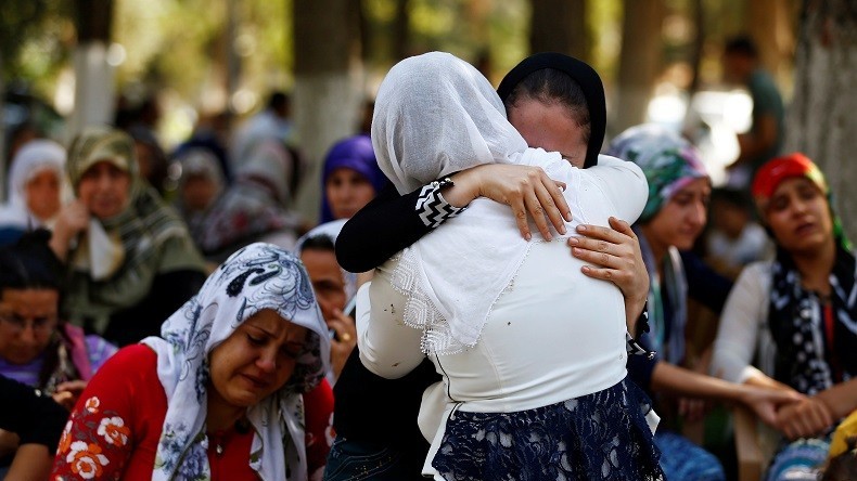 Turquie : des images montrent les minutes qui ont suivi l'attentat meurtrier de Gaziantep