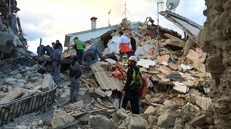 Maisons effondrées, victimes ensevelies... Les vidéos des ravages causés par le séisme en Italie