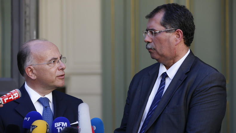Burkini : les arrêtés ne doivent pas conduire à «des stigmatisations» selon Bernard Cazeneuve