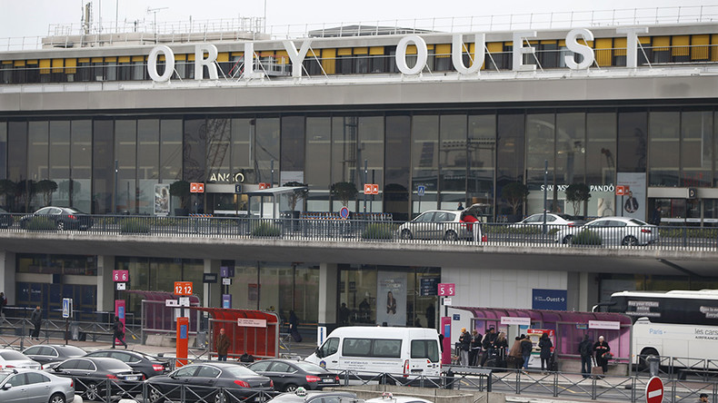 Orly : un fusil à pompe et une carabine 22 long rifle retrouvés au domicile d'un agent de sécurité