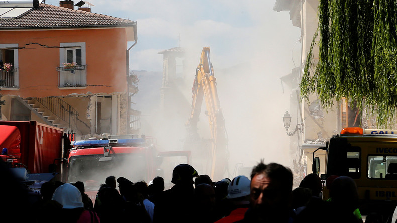 Seconde journée des operations de secours dans les décombres d'Amatrice