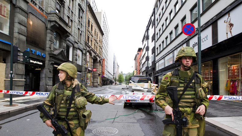 Dortoirs mixtes et chars d'assaut : la Norvège étend son service militaire aux femmes