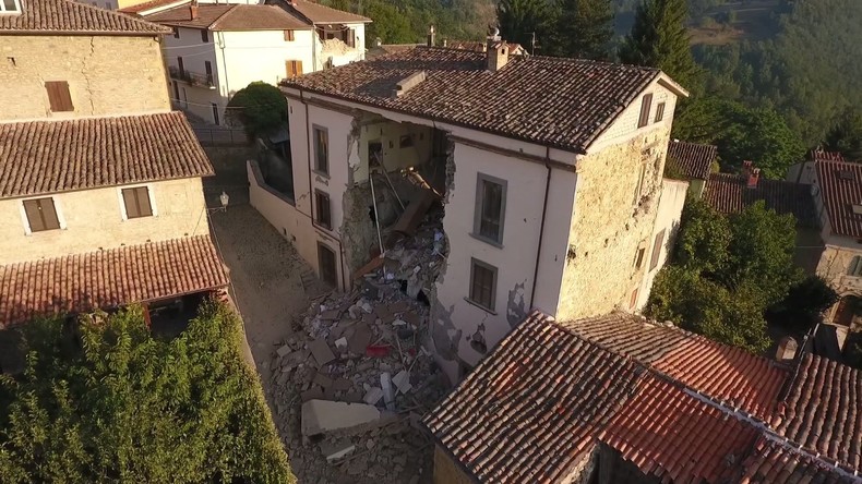 Observez depuis les airs le village d’Accumoli en Italie, épicentre du séisme qui a ravagé la région