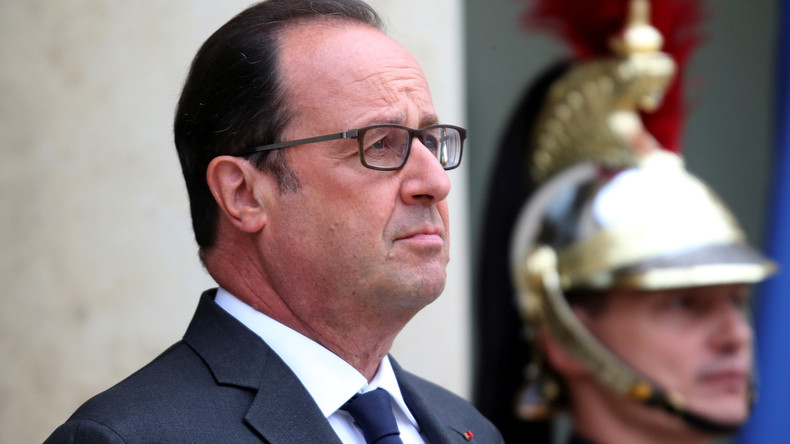 Départ de Macron : Hollande appelle «tous les ministres» à être engagés dans une «action collective»