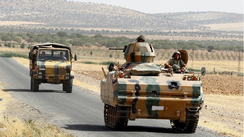 Deux groupes soutenus par les Etats-Unis s’affrontent en Syrie sur fond d’intervention turque