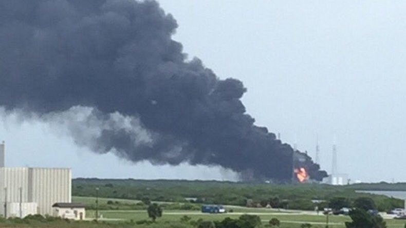 Etats-Unis : une fusée SpaceX explose sur la rampe de lancement à Cap Canaveral (IMAGES)