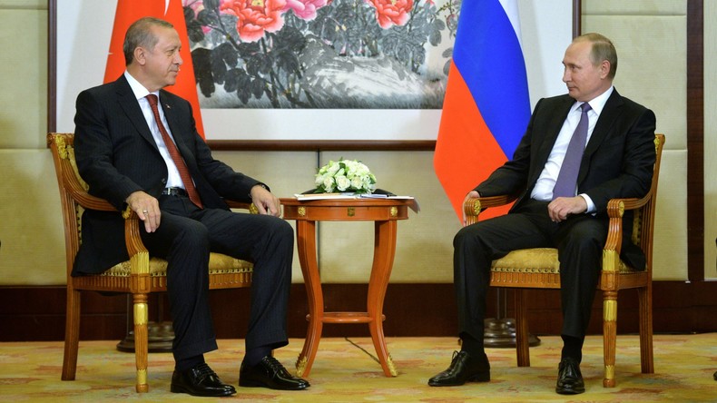 «Aller de l'avant sur le chemin de la coopération» : Poutine et Erdogan se rencontrent lors du G20