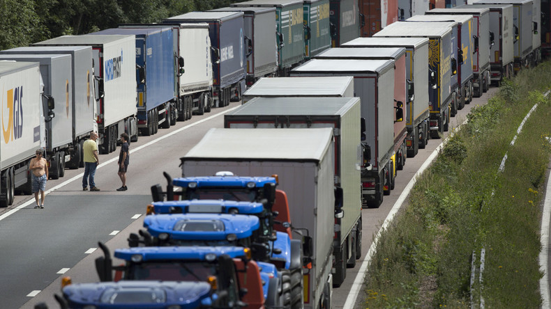 Opération escargot à Calais : «Nous voulons que le gouvernement réagisse» dit le maire