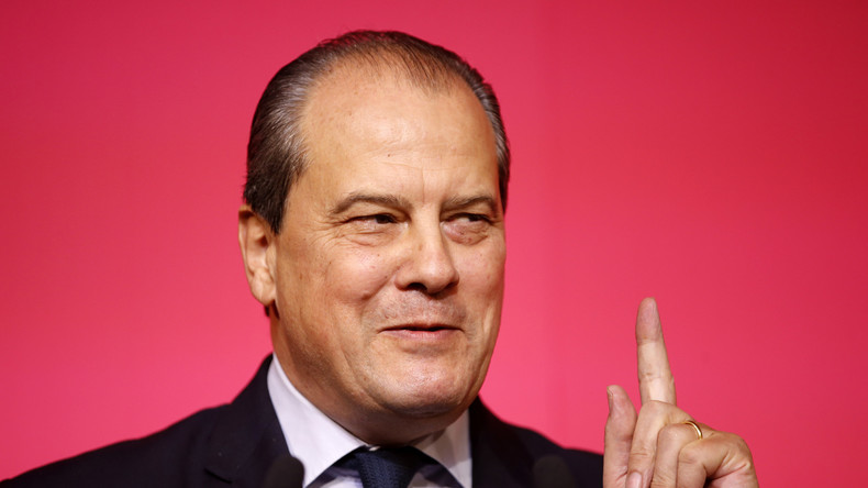 «Marine Le Pen se dit apaisée et salue tous les partis xénophobes d'Europe», ironise Cambadélis