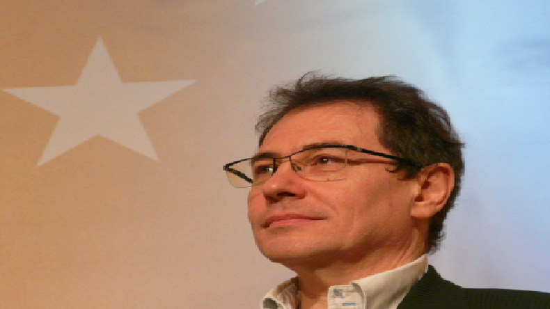 Accusé d'exhibitionnisme, le député Robert Rochefort est écarté de la direction du MoDem