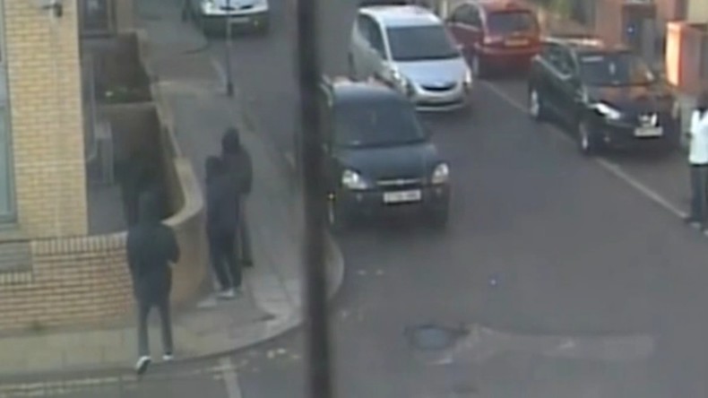 Une tentative de meurtre saisie par une caméra de surveillance à Londres (VIDEO)