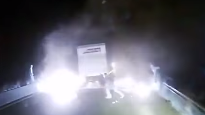 Un barrage de flammes à Calais : une tactique surprenante pour atteindre l’Angleterre ? (VIDEO)