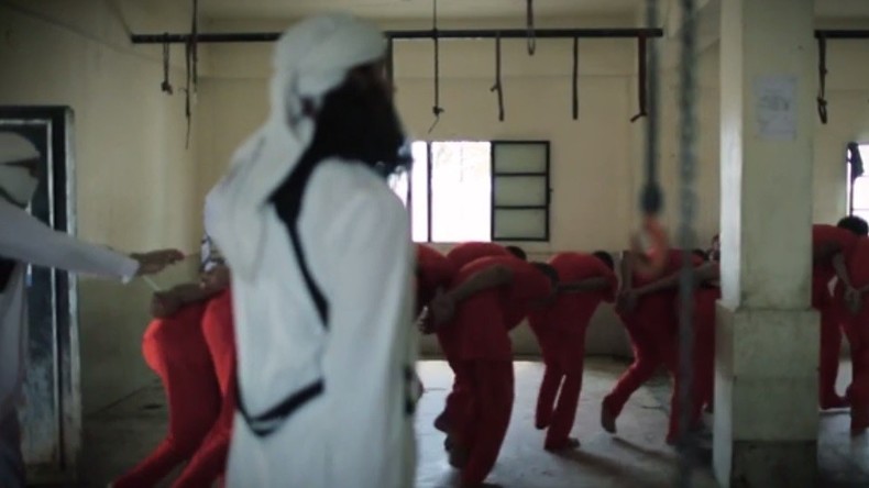 Le jour de l'Aïd, Daesh met en scène l'exécution de 12 «espions» dans un abattoir (PHOTOS CHOC)