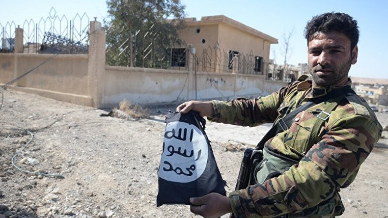 Après l’exécution cruelle de prisonniers dans un abattoir, des Syriens se vengent de Daesh