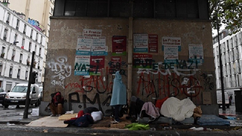 Nouvelle évacuation d'un camp de plus de 2 000 migrants dans le nord-est de Paris