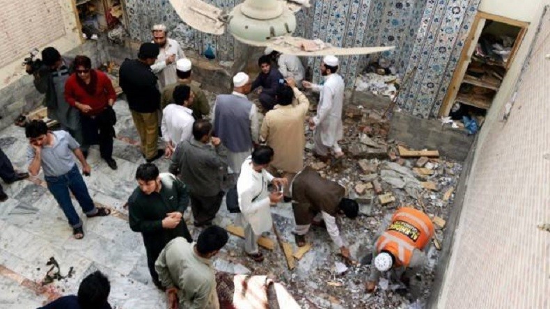 20 morts dans un attentat suicide devant une mosquée dans le nord-ouest du Pakistan