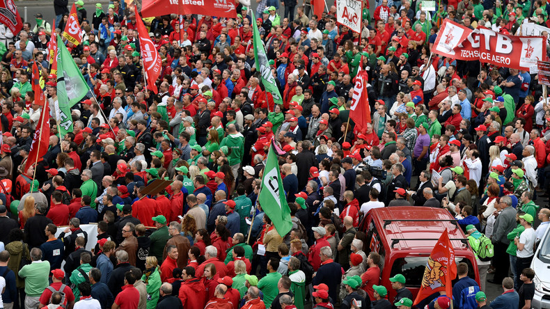Belgique : près de 5 000 manifestants dans les rues contre la fermeture du site Caterpillar (PHOTOS)