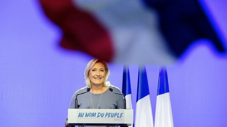 «La France n’est pas à vendre», assène Marine Le Pen à Fréjus pour le lancement de sa campagne