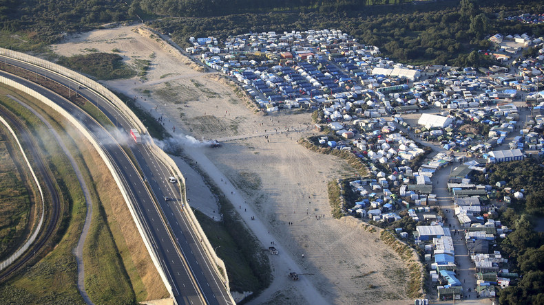 «Jungle» de Calais : plus de 10 000 personnes recensées par deux associations