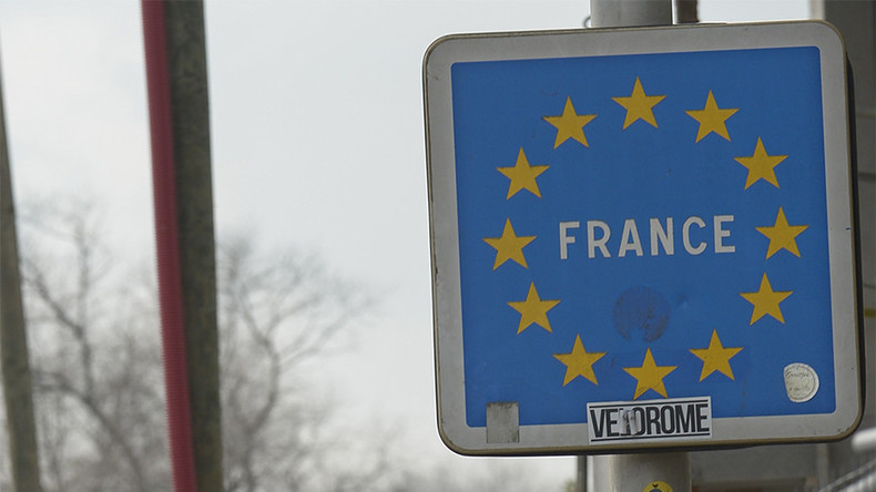Nord : deux policiers belges interpellés avec des migrants et questionnés par la police française