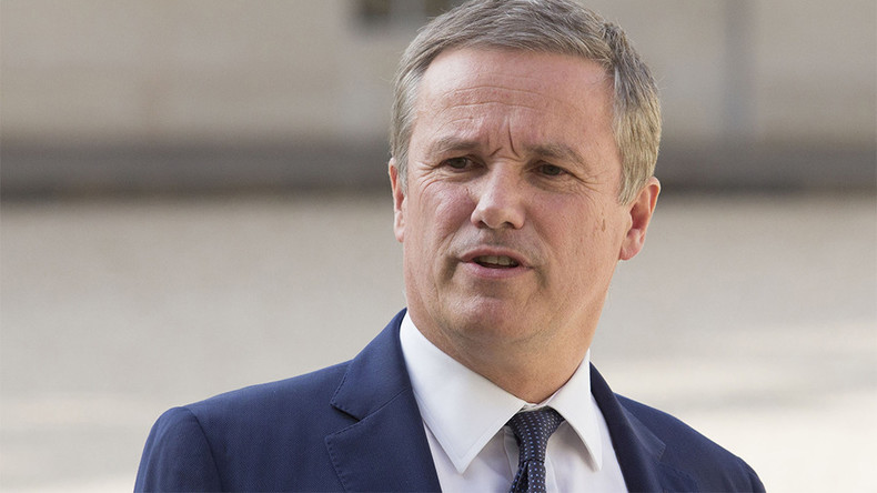Nicolas Dupont-Aignan veut dissoudre la Commission européenne, «complice d'évasion fiscale»