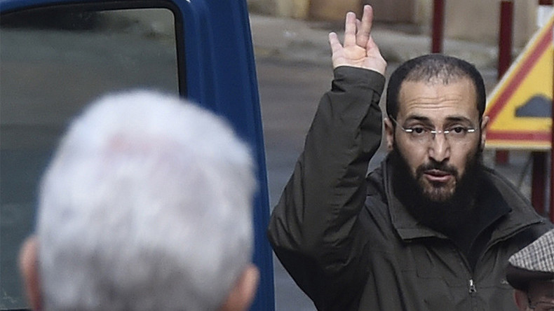 Un ex-terroriste du GIA fuit la France pour demander l'asile en Suisse
