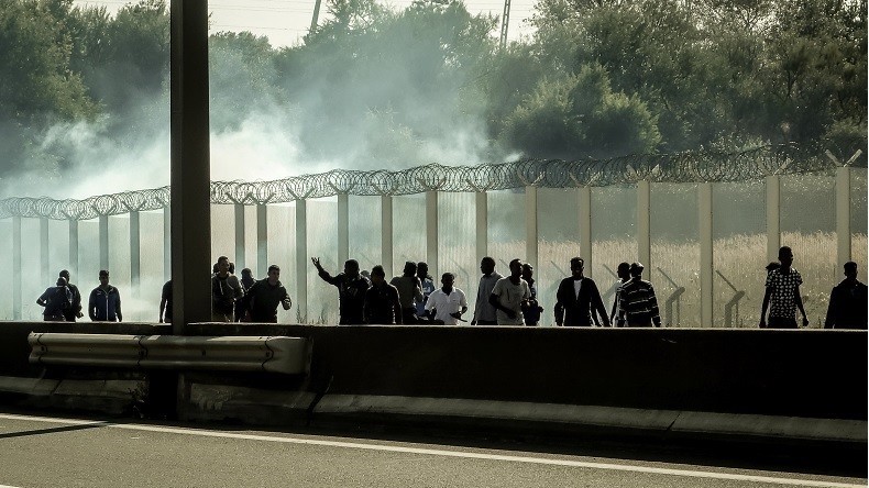 Les Alpes-Maritimes ont voté une motion contre la répartition des migrants de Calais en France