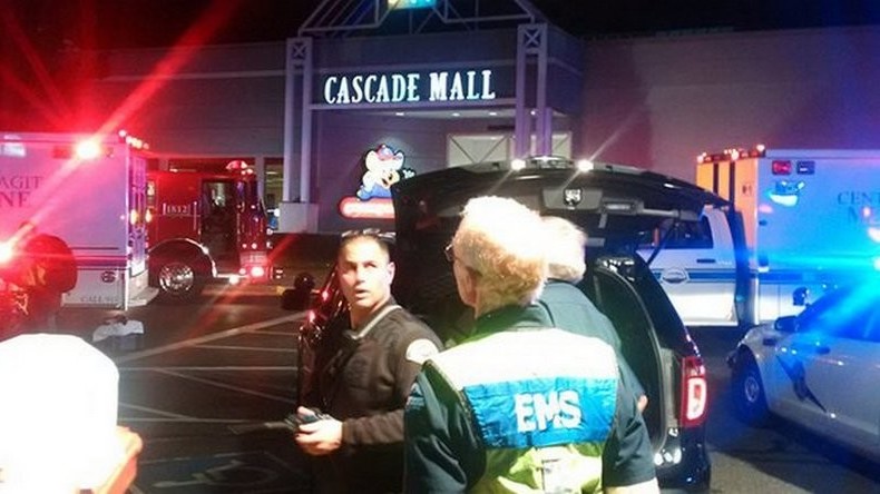 Fusillade dans un centre commercial de l'Etat de Washington : cinq morts, le suspect en fuite