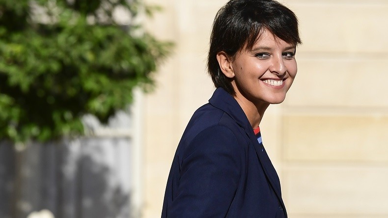 Rancunière ? Najat Vallaud-Belkacem refuse l’invitation du magazine de droite Valeurs Actuelles