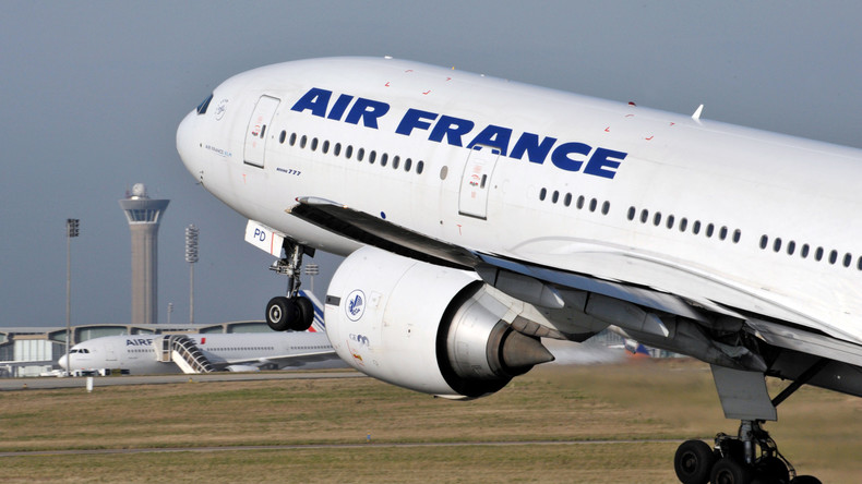 Un avion d'Air France dégaze au-dessus de la forêt de Fontainebleau, le maire outré