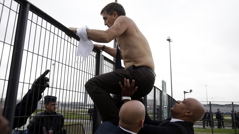 Bobigny : quinze salariés d’Air France jugés dans le procès de la «chemise arrachée»