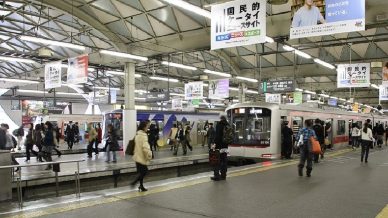 Une possible attaque au gaz aurait eu lieu dans le métro de Tokyo (PHOTOS)
