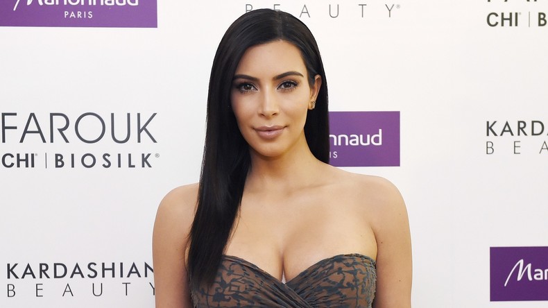 «Le tourisme va encore payer» : les politiques rebondissent à l'agression de Kim Kardashian