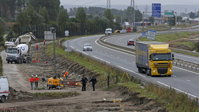Mur «anti-intrusions» à Calais : la mairie interdit les travaux, la préfecture passe outre