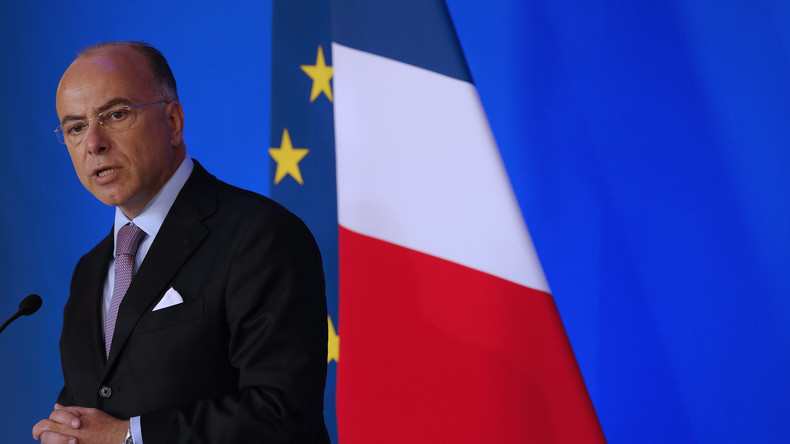 Fichés S : Bernard Cazeneuve exclut de transmettre les noms aux maires