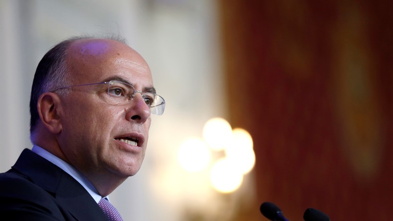 Migrants mineurs isolés à Calais : pour Cazeneuve, le Royaume-Uni doit assumer son «devoir moral»