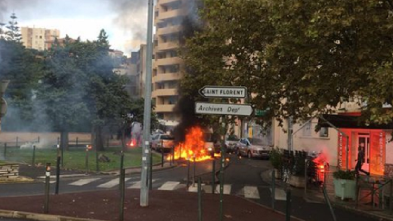 Corse : des cocktails Molotov lancés en marge d'une manifestation nationaliste à Bastia (IMAGES)