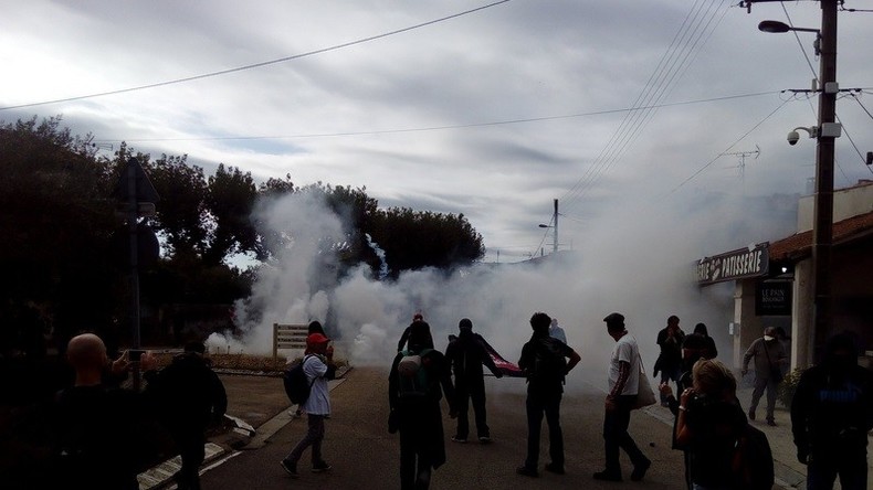 Rodilhan : des gendarmes font usage de gaz lacrymogènes contre des manifestants anticorrida (IMAGES)