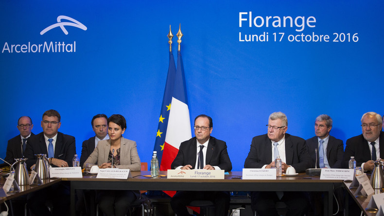 Hollande défend son bilan lors d'une visite très cadrée à Florange