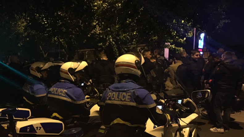 Manifestation nocturne de policiers sur les Champs-Elysées contre les violences anti-flics (IMAGES)